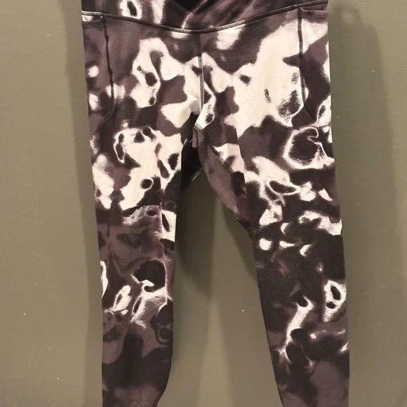 Under Armour High Rise Tie Dye Leggings Black White Ink Wash Size Large - Picture 5 of 15